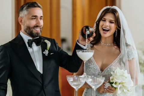 Anunțul făcut de Monica Bîrlădeanu la un an de la nunta cu Valeriu Gheorghiță: „I-aș spune «da» din nou”. Imagini nemaivăzute de la eveniment